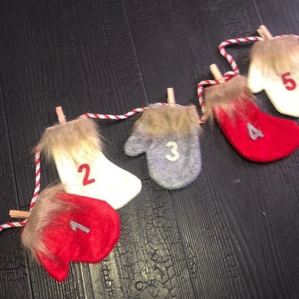 Holiday Farmhouse Countdown To Christmas Mantle Garland Mittens New‎